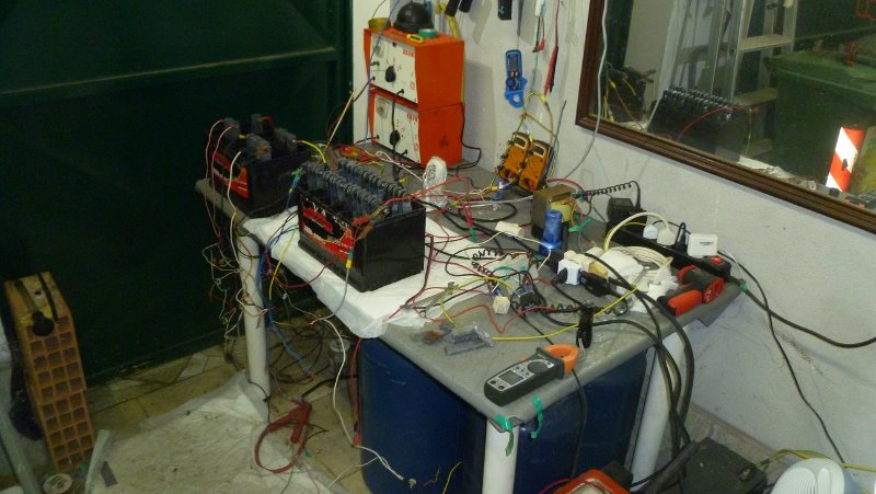 Tavolo di lavoro celle e batterie.jpg